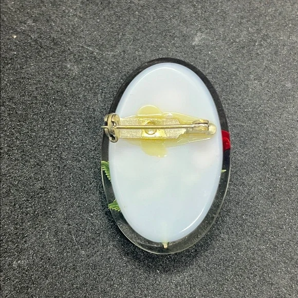 1588 1950’s Reverse Carved Lucite Brooch and Earrings Set - Picture 4 of 6